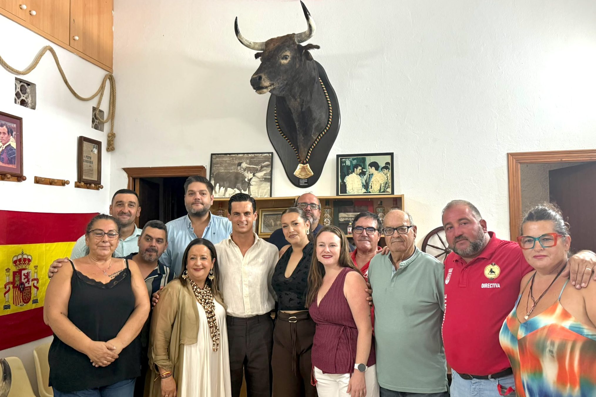 David Galván inaugura la nueva sede de la Peña Toro del Aguardiente de San Roque