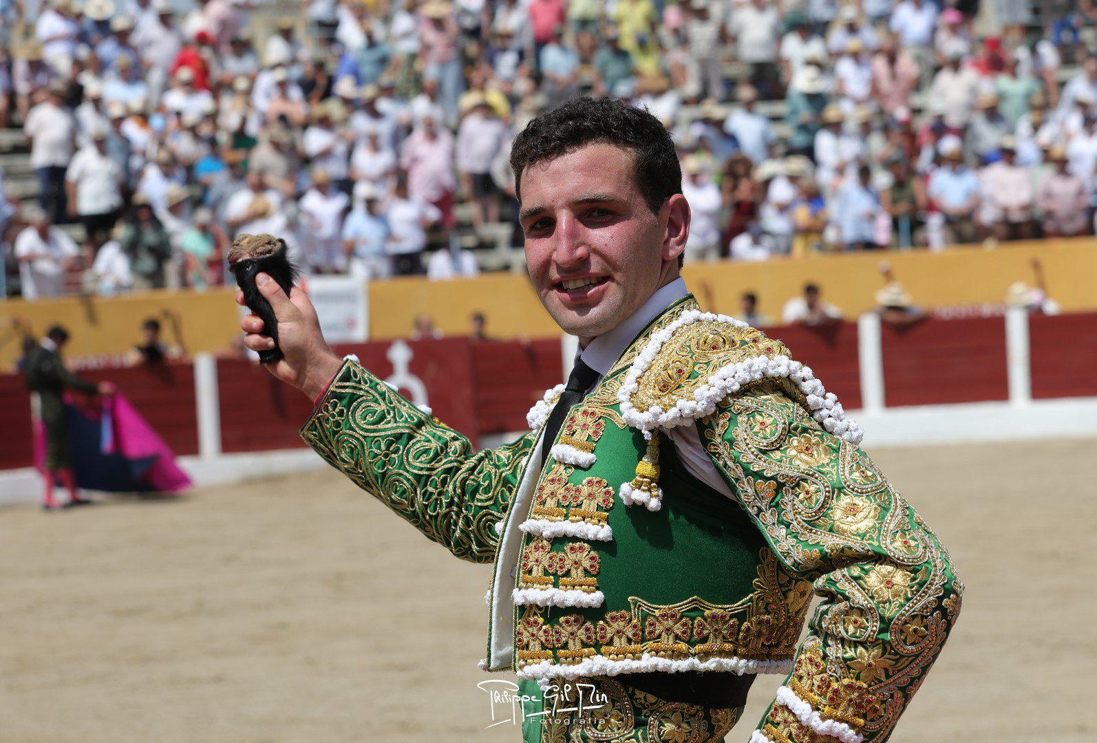 Valentín Hoyos corta la única oreja en la matinal de Ceret