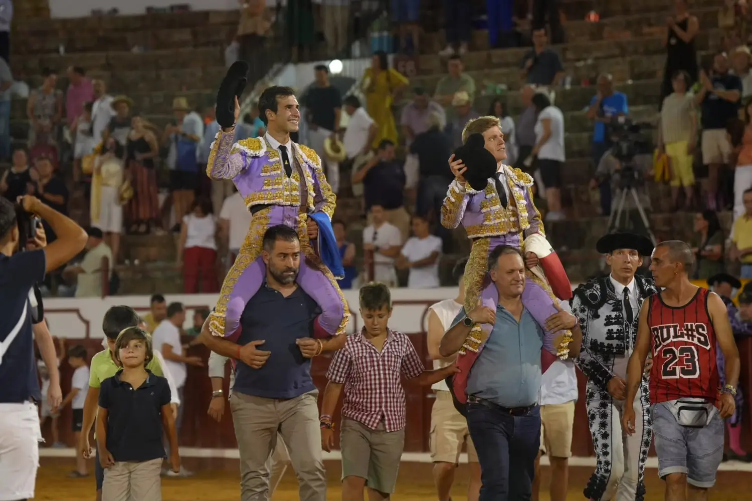 Navalón vuelve a golpear entre figuras y sale a hombros con Borja Jiménez en Manzanares