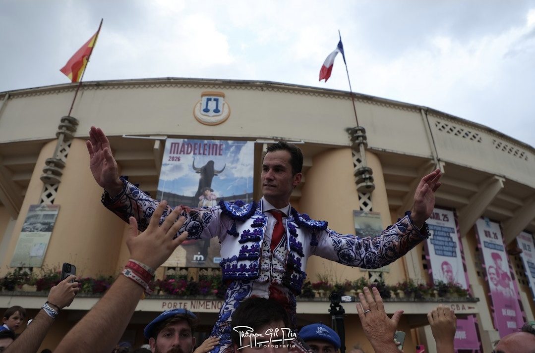 Daniel Luque reafirma su reinado con tres orejas en su encerrona de Mont-de-Marsan
