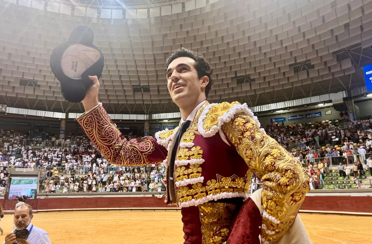 Tomás Rufo desata el triunfo en el mejor toro de la tarde y sale a hombros en Burgos