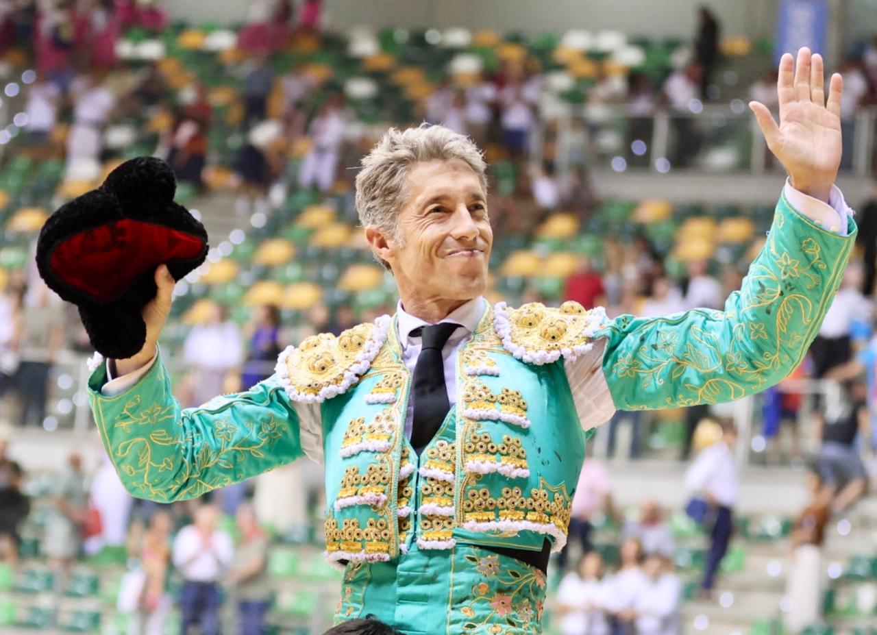Escribano firma la faena de mayor peso y sale a hombros en el cierre de Burgos