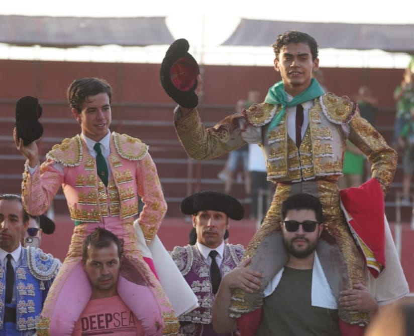 Ignacio Garibay y Jorge Hurtado salen a hombros en Moraleja