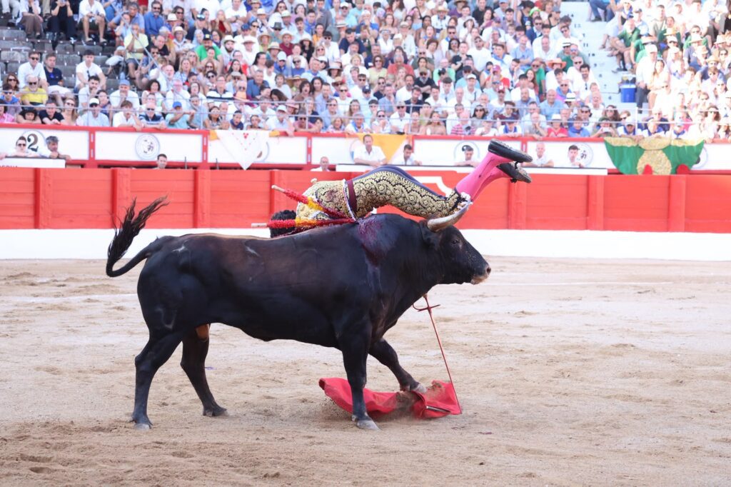David de Miranda, atendido en la enfermería de Santander por un traumatismo cervical tras una fuerte voltereta