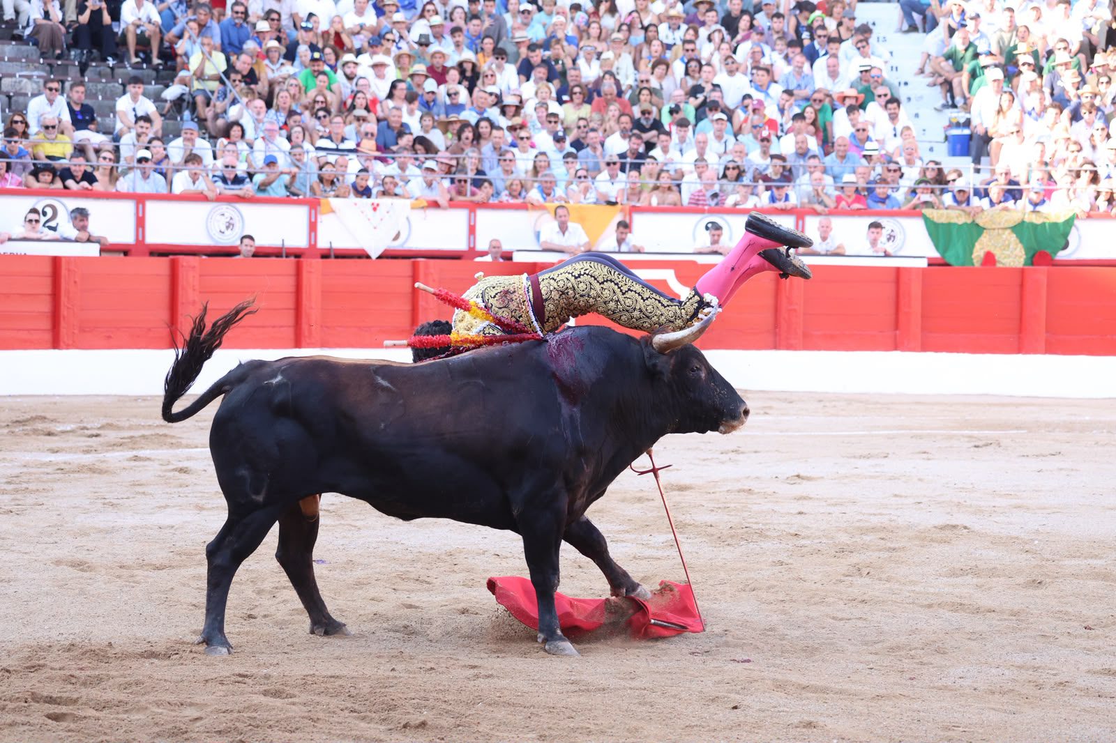 David de Miranda, atendido en la enfermería de Santander por un traumatismo cervical tras una fuerte voltereta