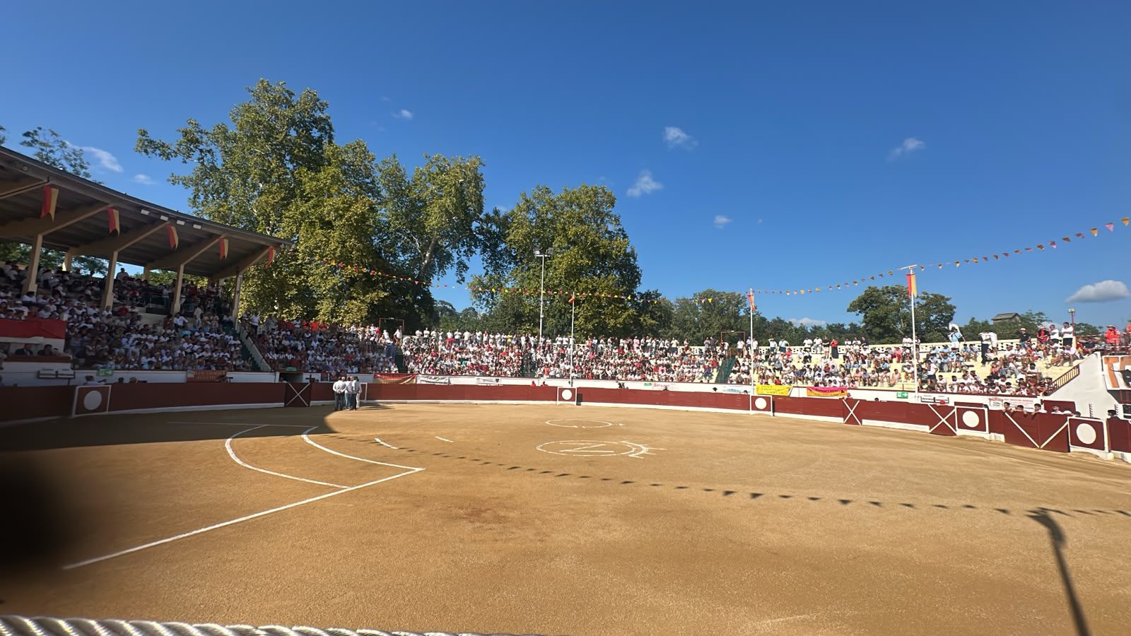 Damián Castaño y Francisco Montero dan sendas vueltas al ruedo en el desafío torista de Orthez