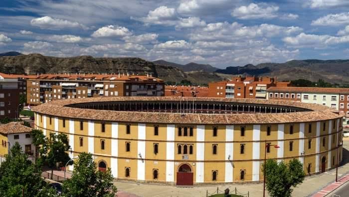 Calatayud presenta los carteles de San Roque con una novillada de Cebada Gago, rejones y festejos populares