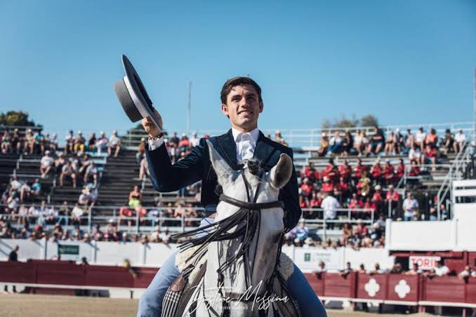 Méjanes reúne a Moura hijo, Lea Vicens y Guillermo Hermoso en la pelea por el Rejón de Oro