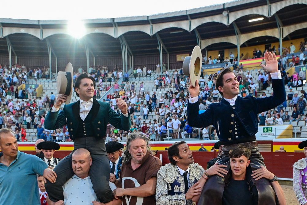 Diego Ventura y Sebastián Fernández abren la Puerta Grande en la de rejones de San Antolín