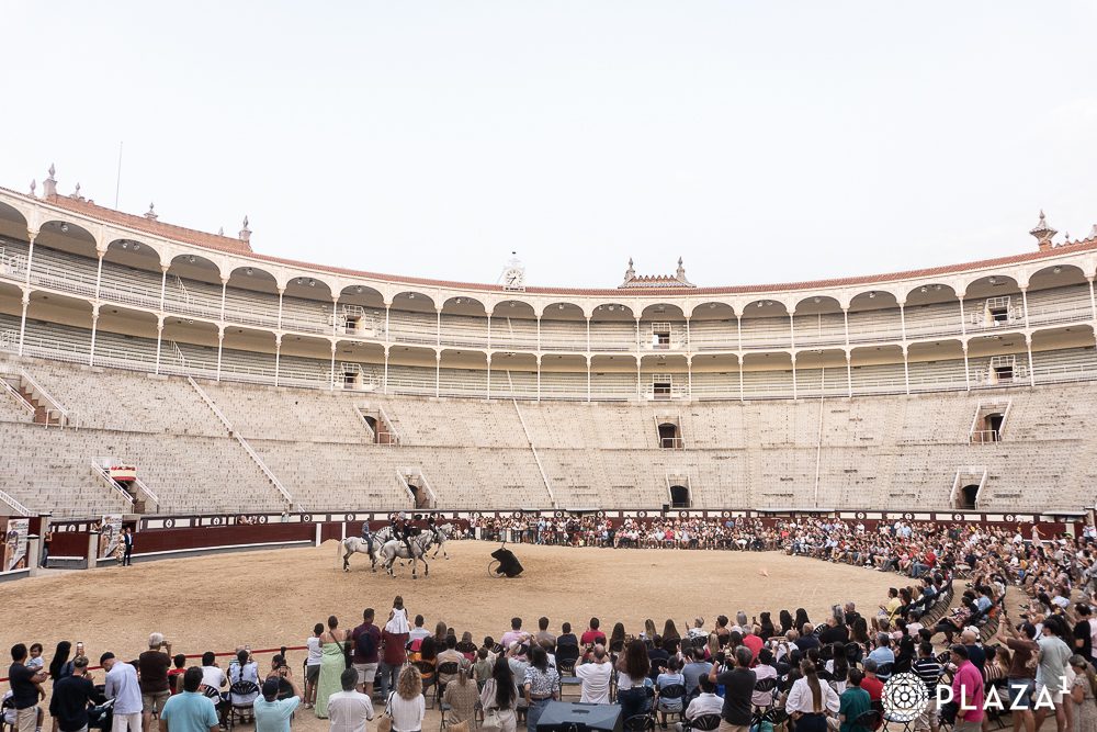Las Ventas se vuelca con el rejoneo: exhibición de Adrián Venegas y homenaje a João Moura