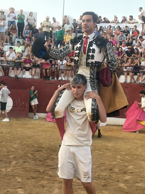 Pedro de la Hermosa sale a hombros en el segundo festejo de “La Almendra de Plata” de Gor