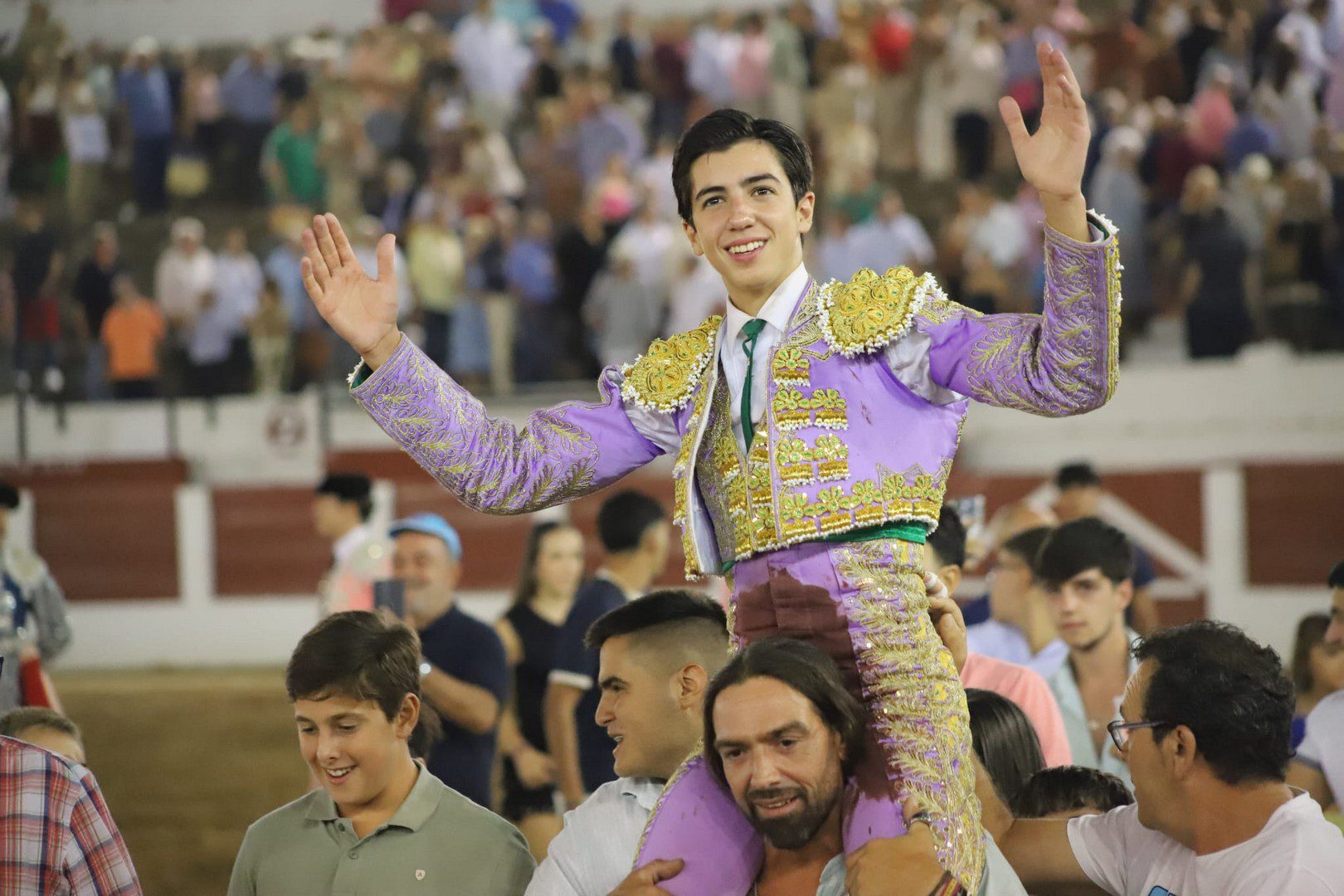 Marco Pérez indulta a ‘Pelón’ en el cierre de la Feria de San Agustín
