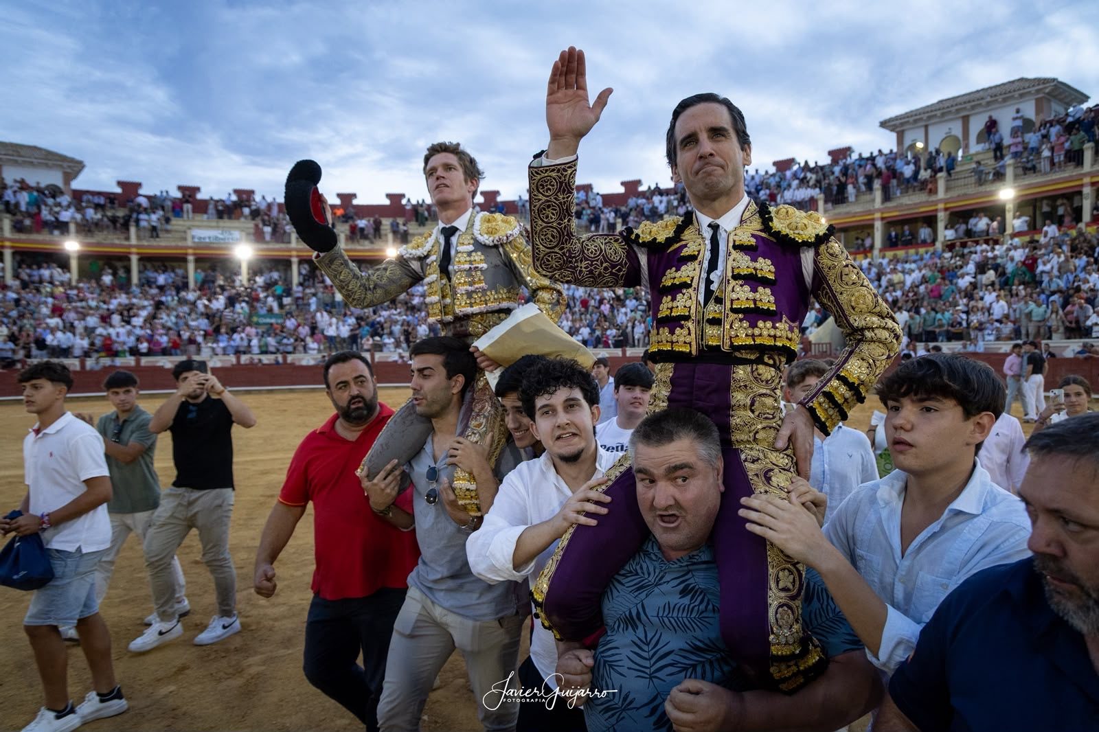 Borja Jiménez firma la tarde grande y Ortega la redondea por la Puerta Grande