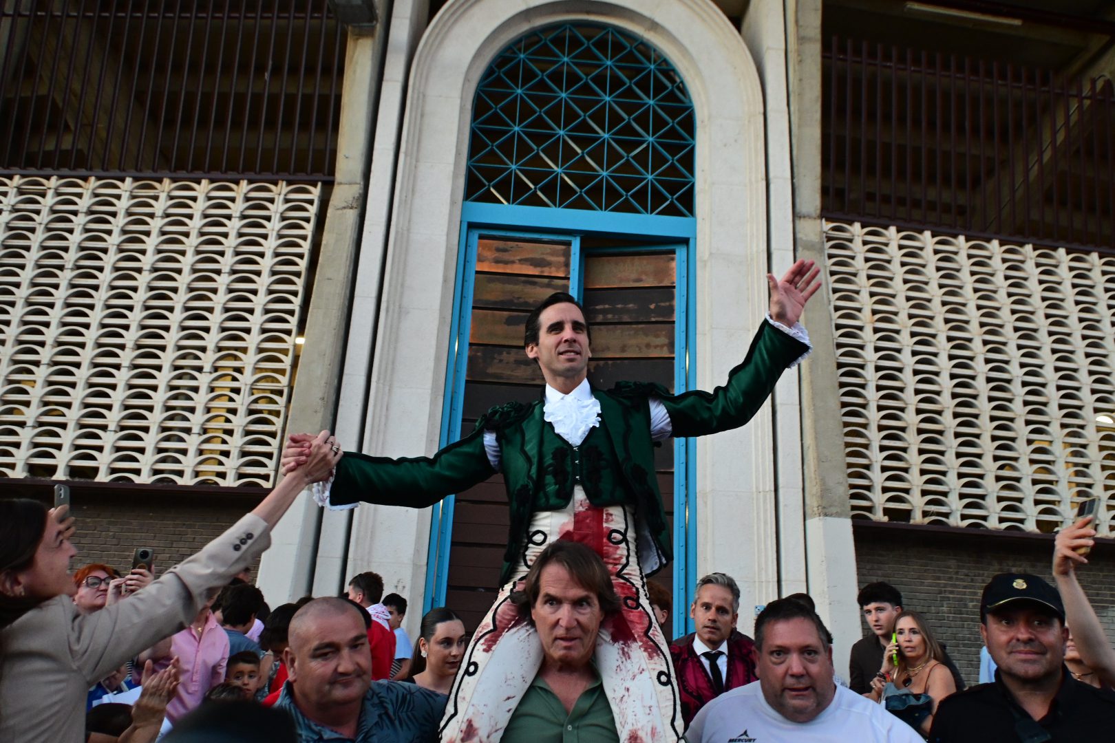 Juan Ortega abre la Puerta Grande en la Goyesca de los 50 años de Campos Góticos