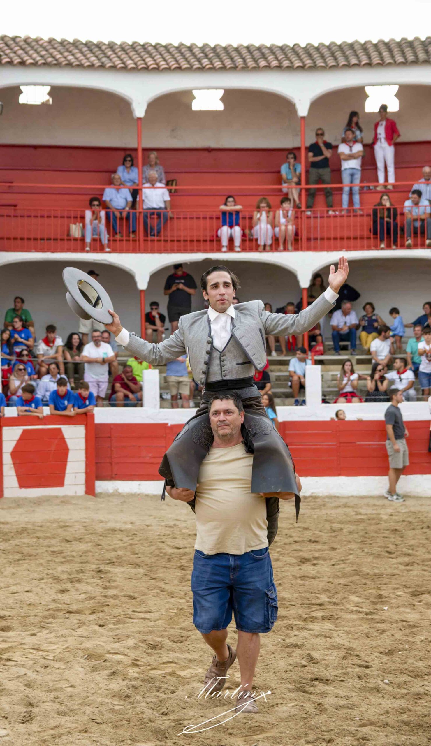 Adrián Venegas destaca en el festejo de rejones de Aldeanueva de Ebro