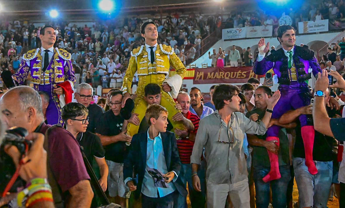 Morante, Manzanares y Roca Rey hacen latir Almagro en una tarde de máximas figuras