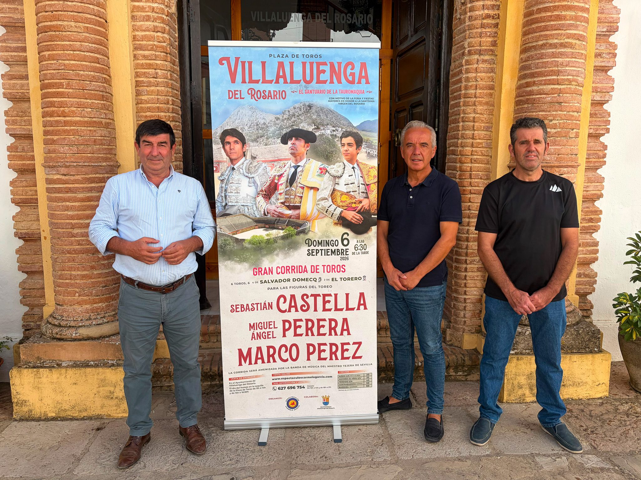Villaluenga arma un cartel de plaza grande en uno de los cosos más singulares de España
