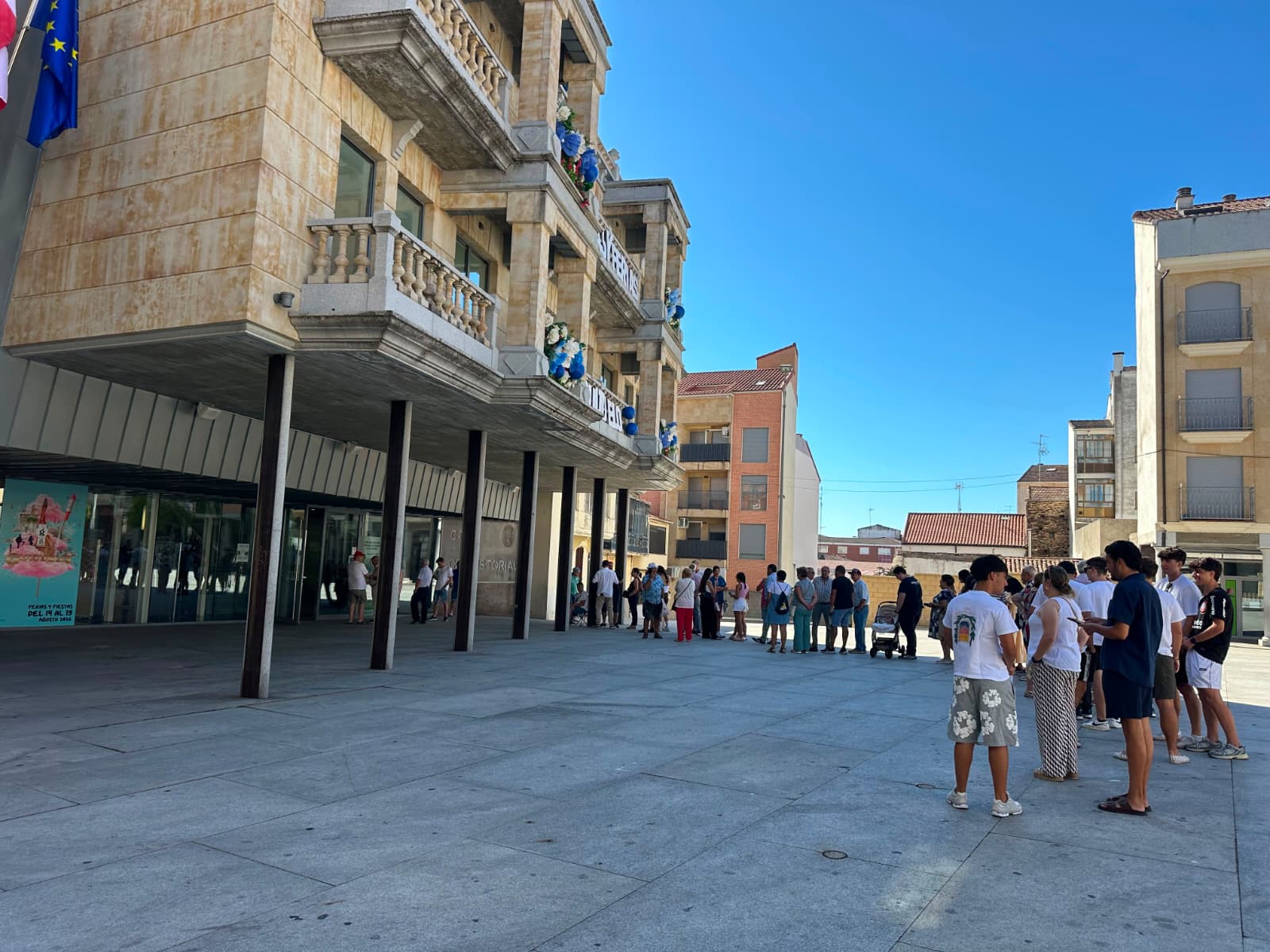 Guijuelo responde a su feria con largas colas en la renovación de abonos