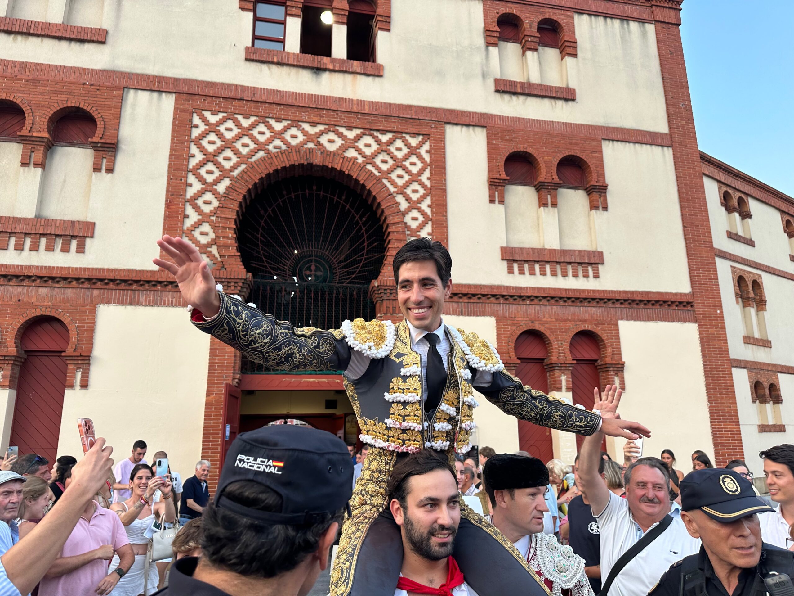 Álvaro Lorenzo abre la puerta grande en la primera de la Feria de Begoña