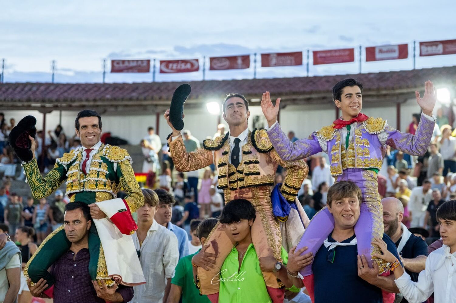 El Fandi, Emilio de Justo y Marco Pérez llenan de triunfo el inicio de Guijuelo