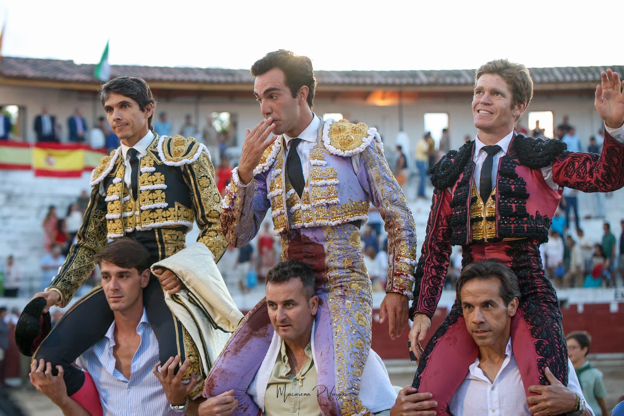 Borja Jiménez lidera una triple Puerta Grande con Castella y Rufo en Valencia de Alcántara