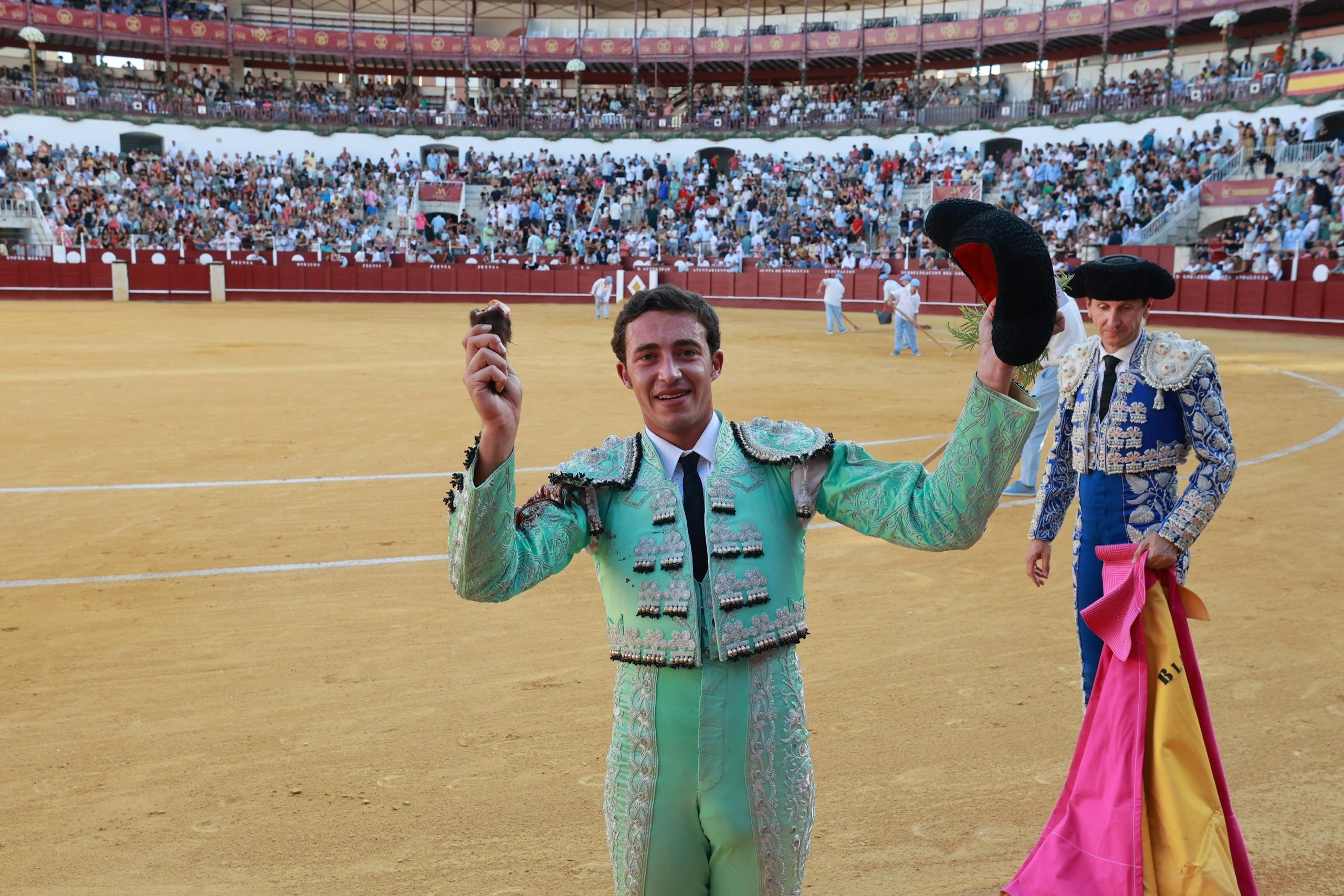 Alejandro Brescia toca pelo y Pablo Fernández da una vuelta en una tarde marcada por los aceros en Málaga
