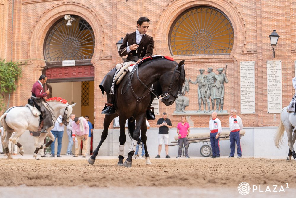 Las Ventas abre mañana sus puertas al rejoneo con Adrián Venegas y su cuadra
