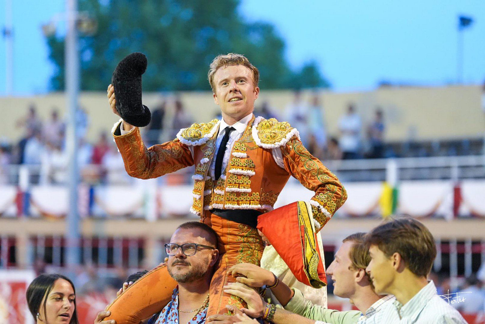 Clemente arrolla en Saint-Gilles y Fortes firma una oreja de torería