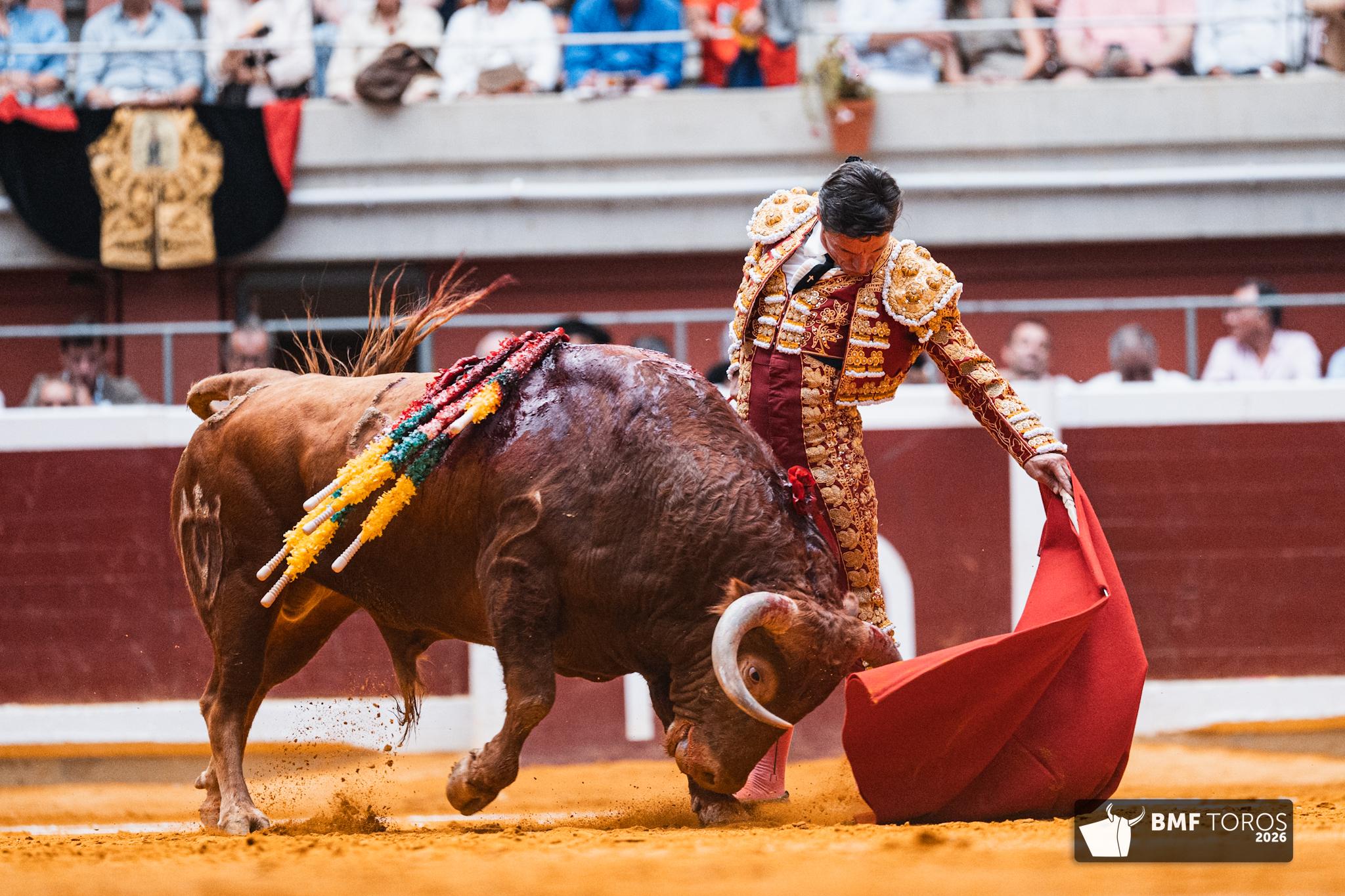 Urdiales se adueña de Logroño con dos faenas de torería y profundidad