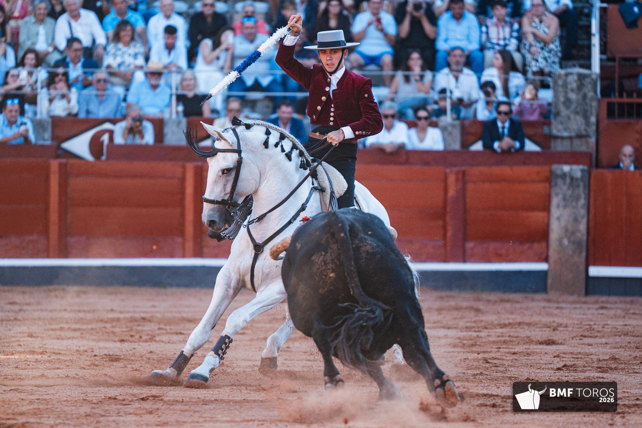 Guillermo Hermoso conecta con Salamanca y pierde el premio con el rejón de muerte