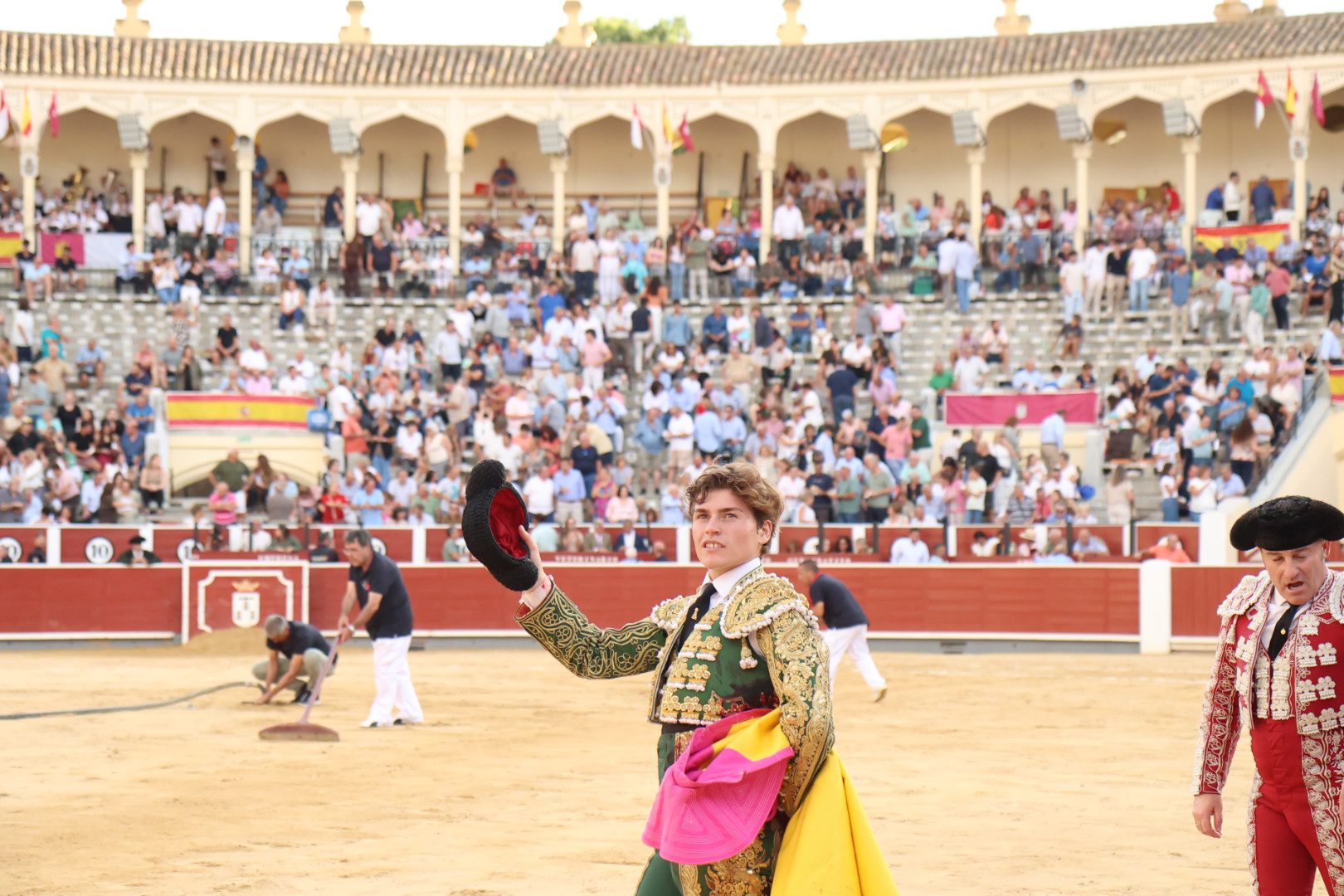 Álvaro Serrano deja torería y personalidad y da una vuelta al ruedo tras petición