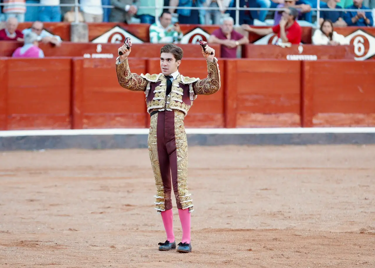 Salvador Herrero entra en Arnedo por Javier López Peregrino