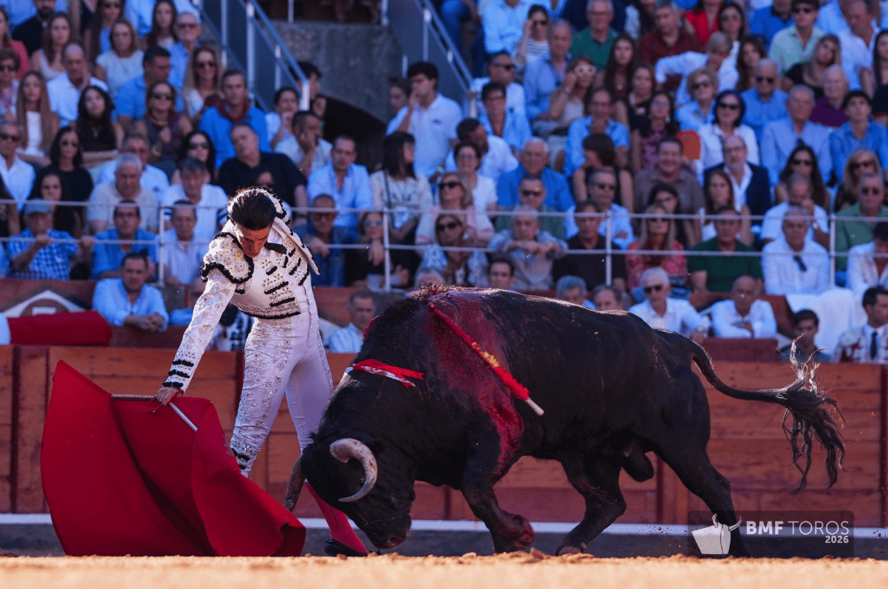Talavante encuentra el pulso por la diestra ante el primero de Garcigrande
