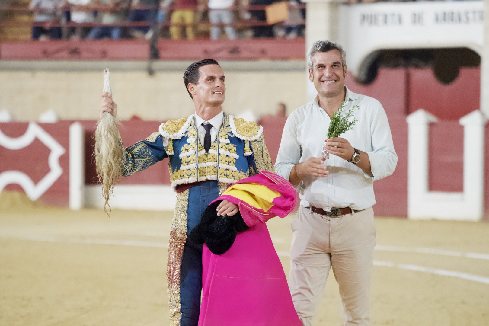 Galván marca la tarde con el indulto de ‘Mordedor’ y comparte triunfo con Borja Jiménez y De Miranda en Los Barrios