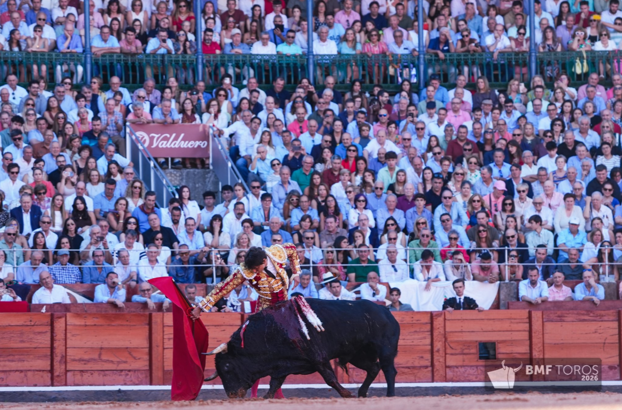 Roca Rey lleva al límite al segundo y corta una oreja en La Glorieta