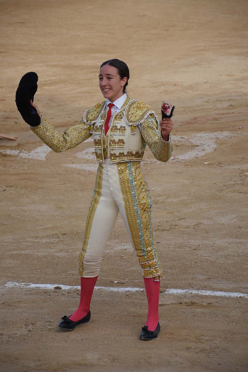 Raquel Martín deja huella en una tarde marcada por la cogida de Jesús Romero