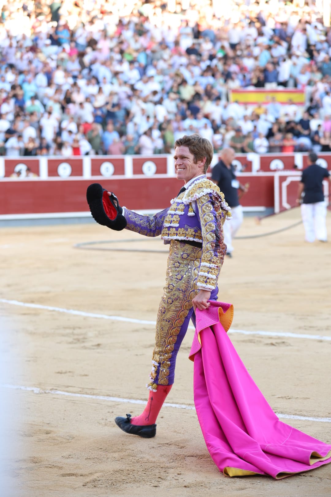 Borja Jiménez pone todo ante un tercero muy tecloso y da la vuelta al ruedo