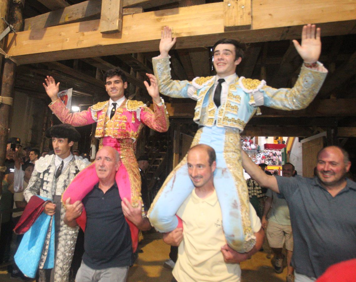 Vilau y Juan Alberto abren la Puerta Grande a base de entrega en Algemesí