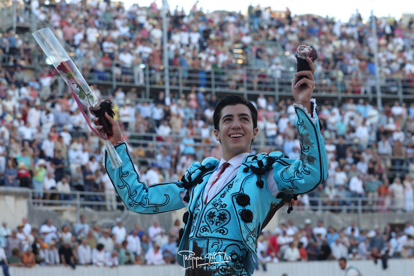 Marco Pérez desata Arles y corta dos orejas a un gran toro de Jandilla