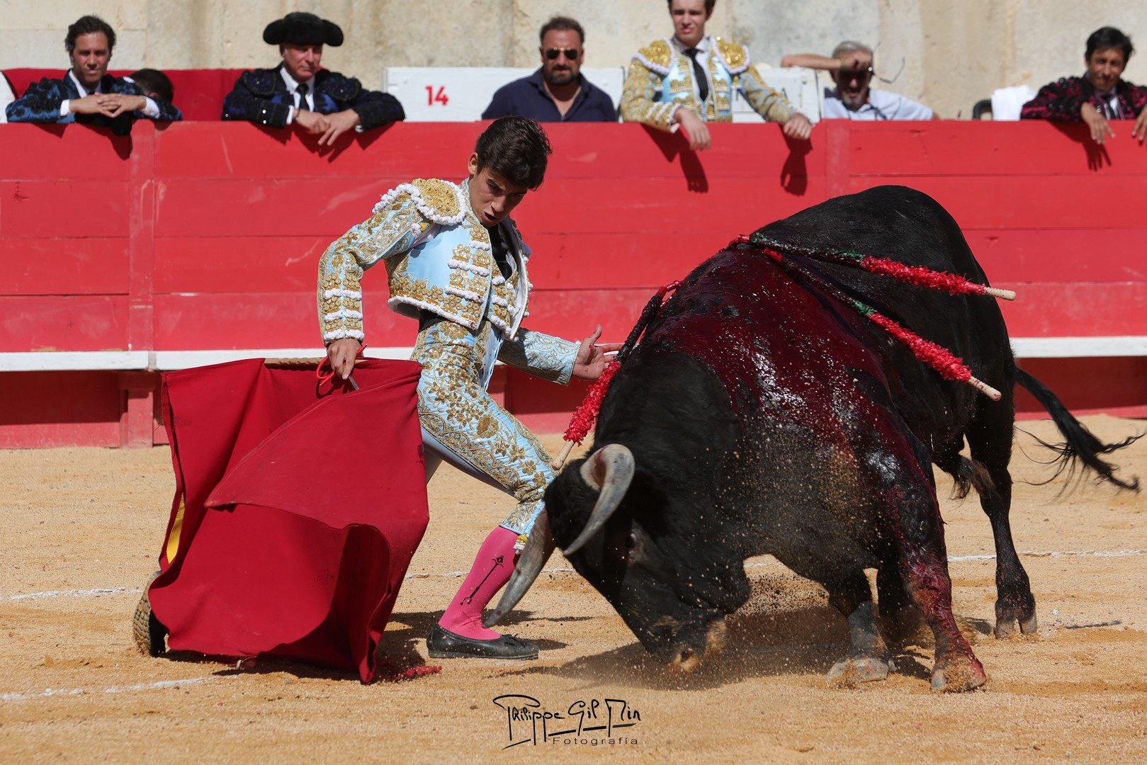 Manuel Quintana deja elegancia ante un tercero justo de fuerzas