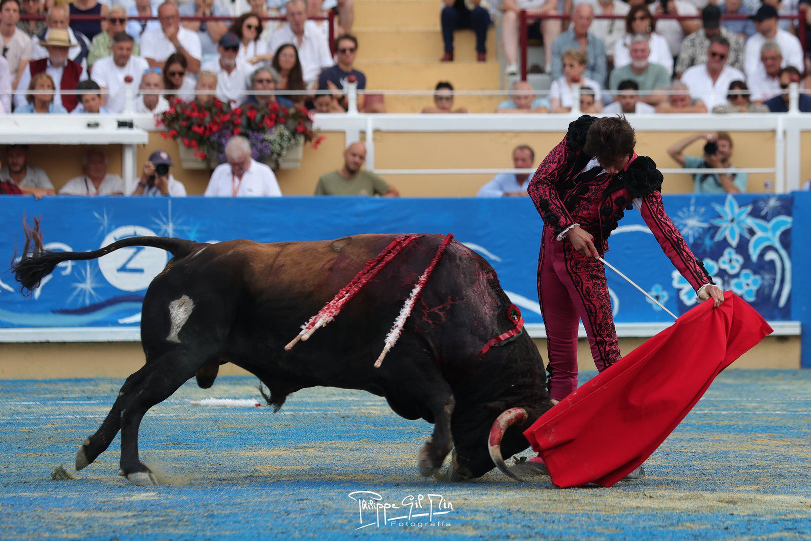 Roca Rey abrevia ante un segundo sin opciones
