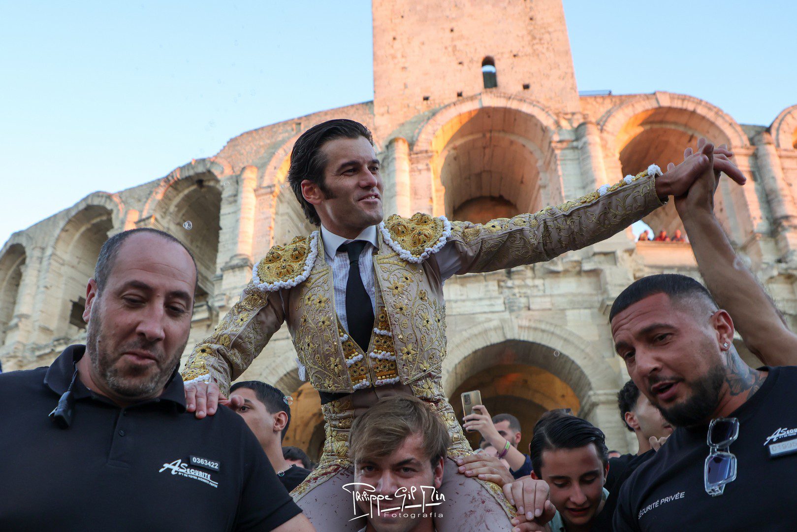 José Garrido toca la gloria en Arles con el indulto de ‘Enmudecido’