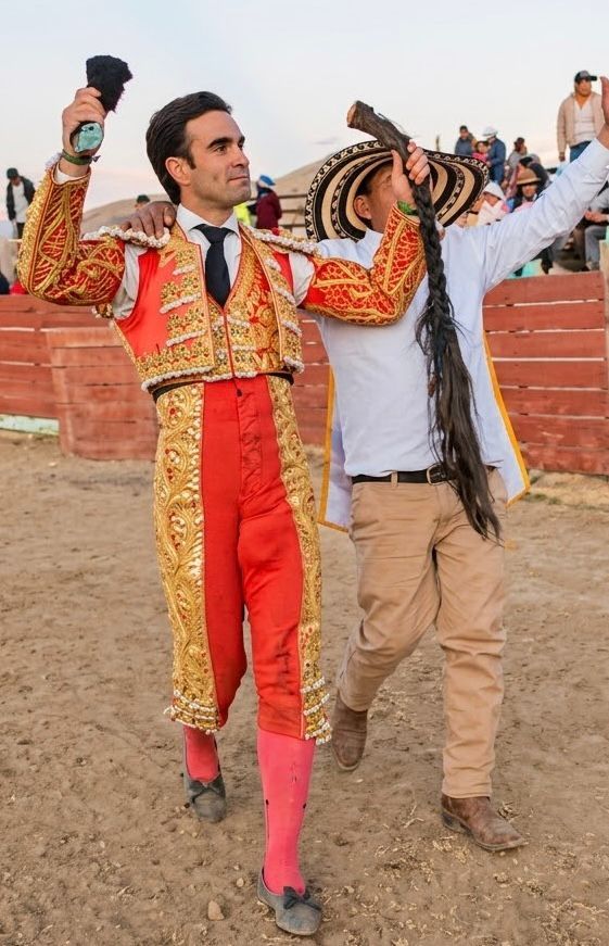 Lagartijo indulta a ‘Estrellita’ y firma un rotundo triunfo en Perú