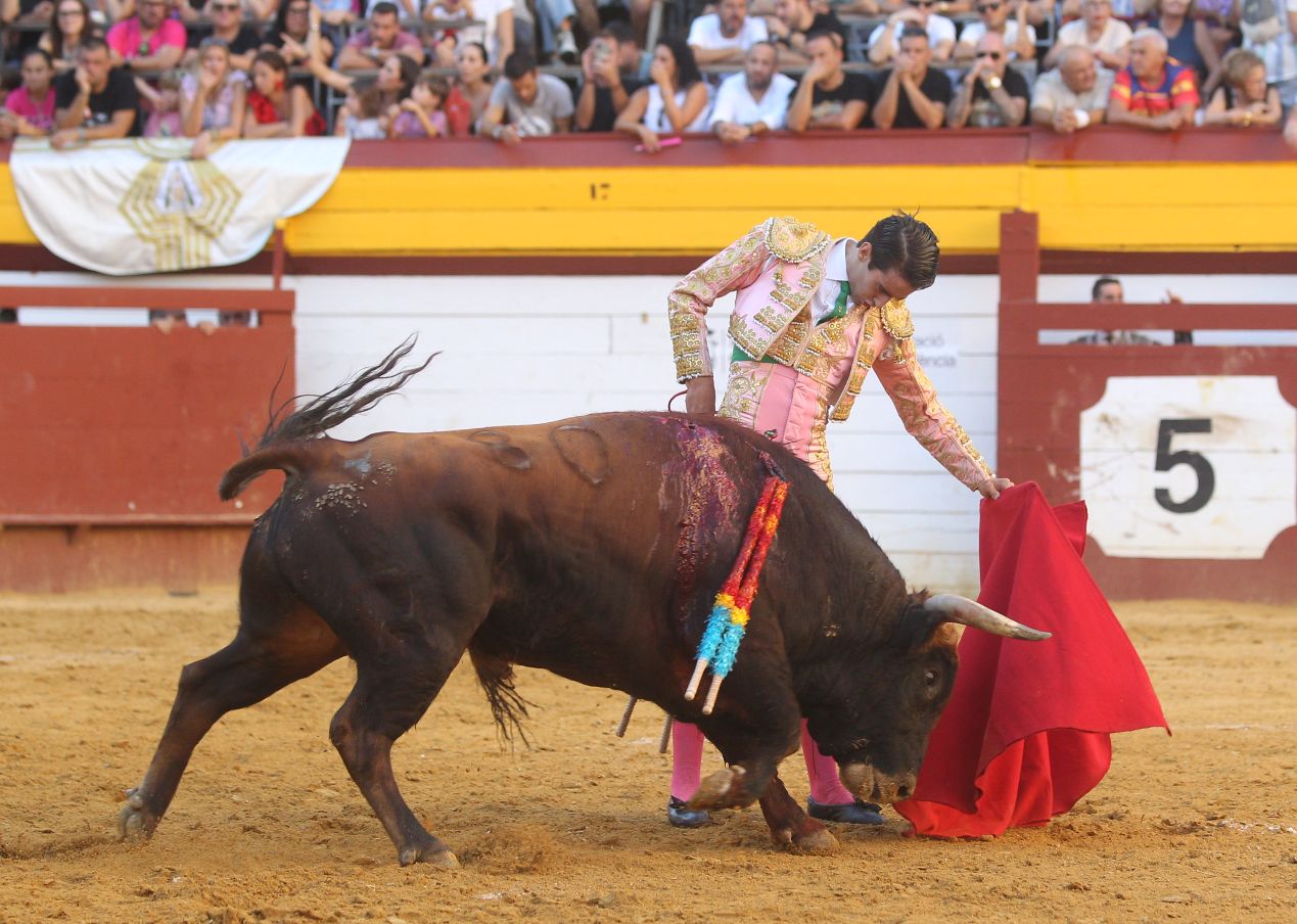 Capdevila y Polope sacan carácter en una tarde de exigencias en Algemesí