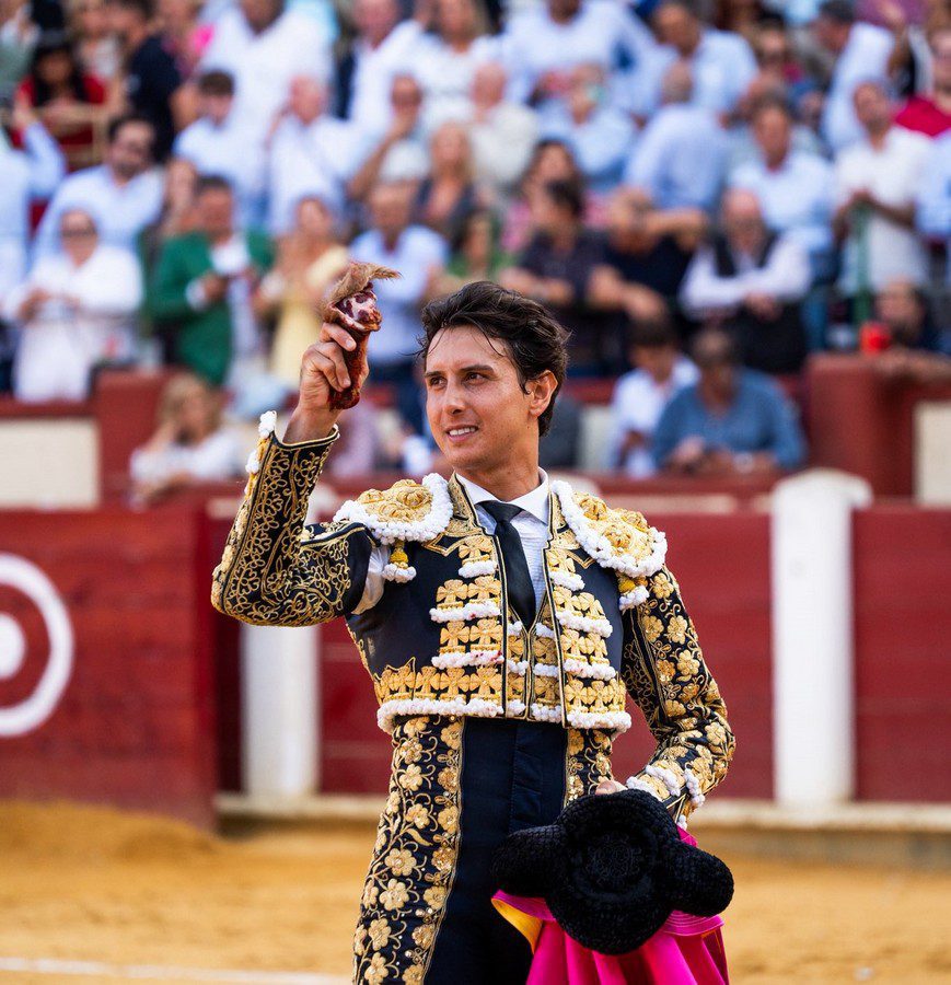 Roca Rey hará mañana el paseíllo en Valladolid pese al fuerte varetazo sufrido en San Martín
