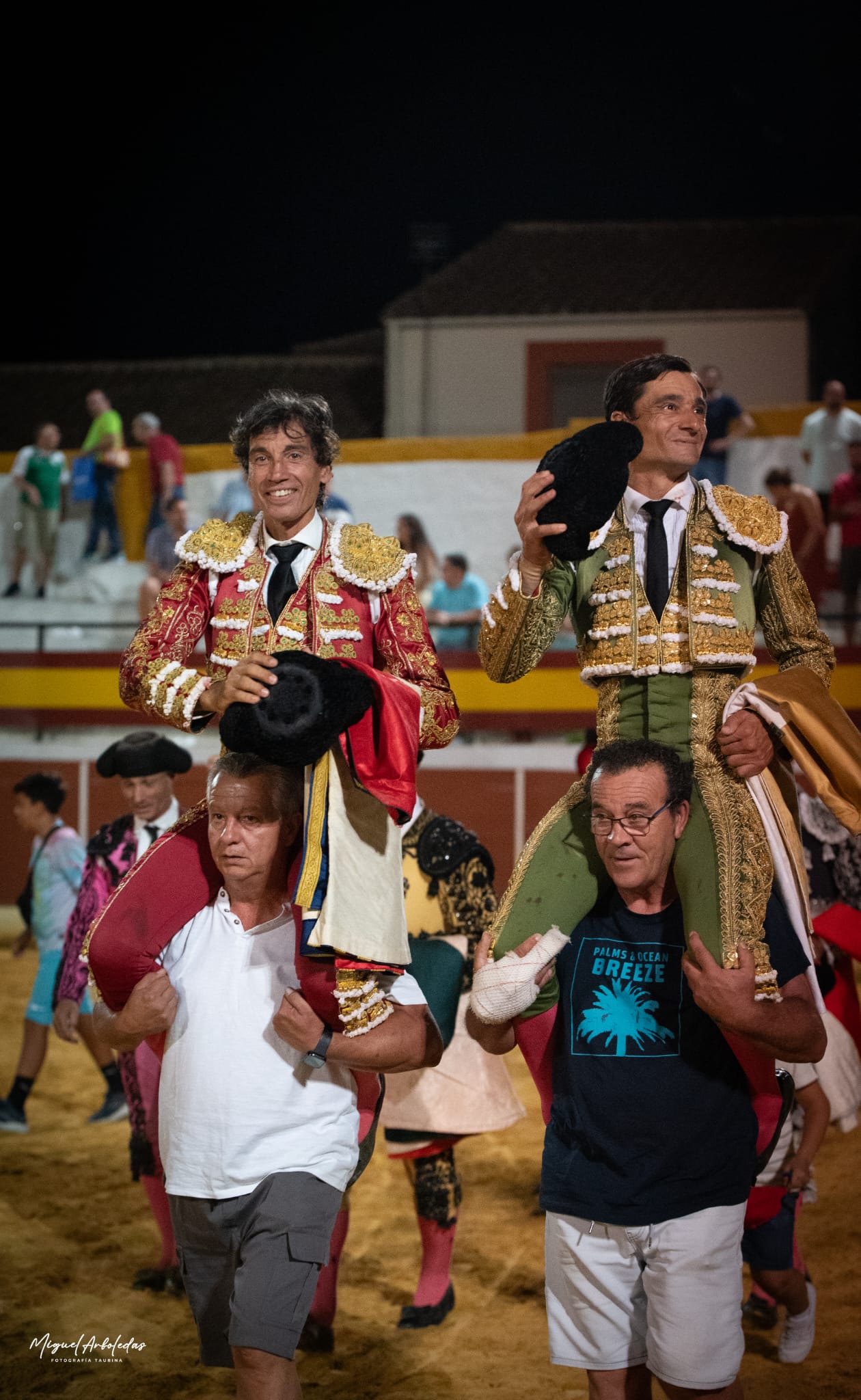 Curro Díaz pone el temple y Ureña la raza en la Puerta Grande de Castellar