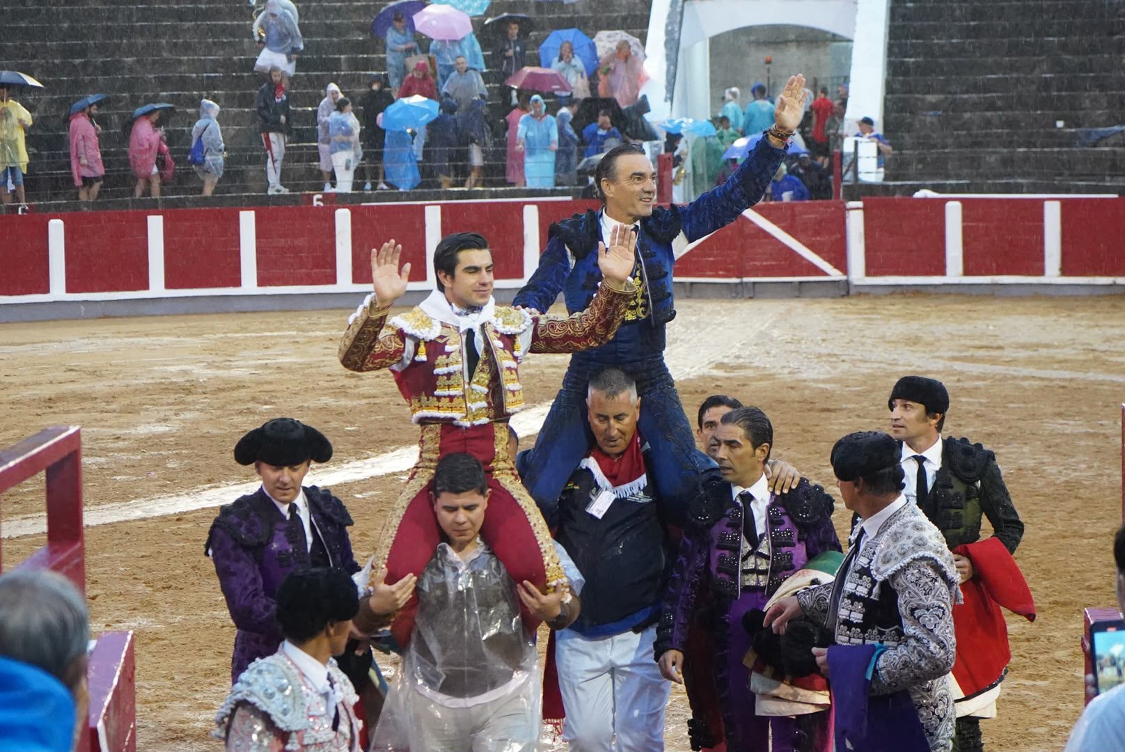 El Cid cuaja un gran toro de Bañuelos y sale a hombros con Colombo en Santoña