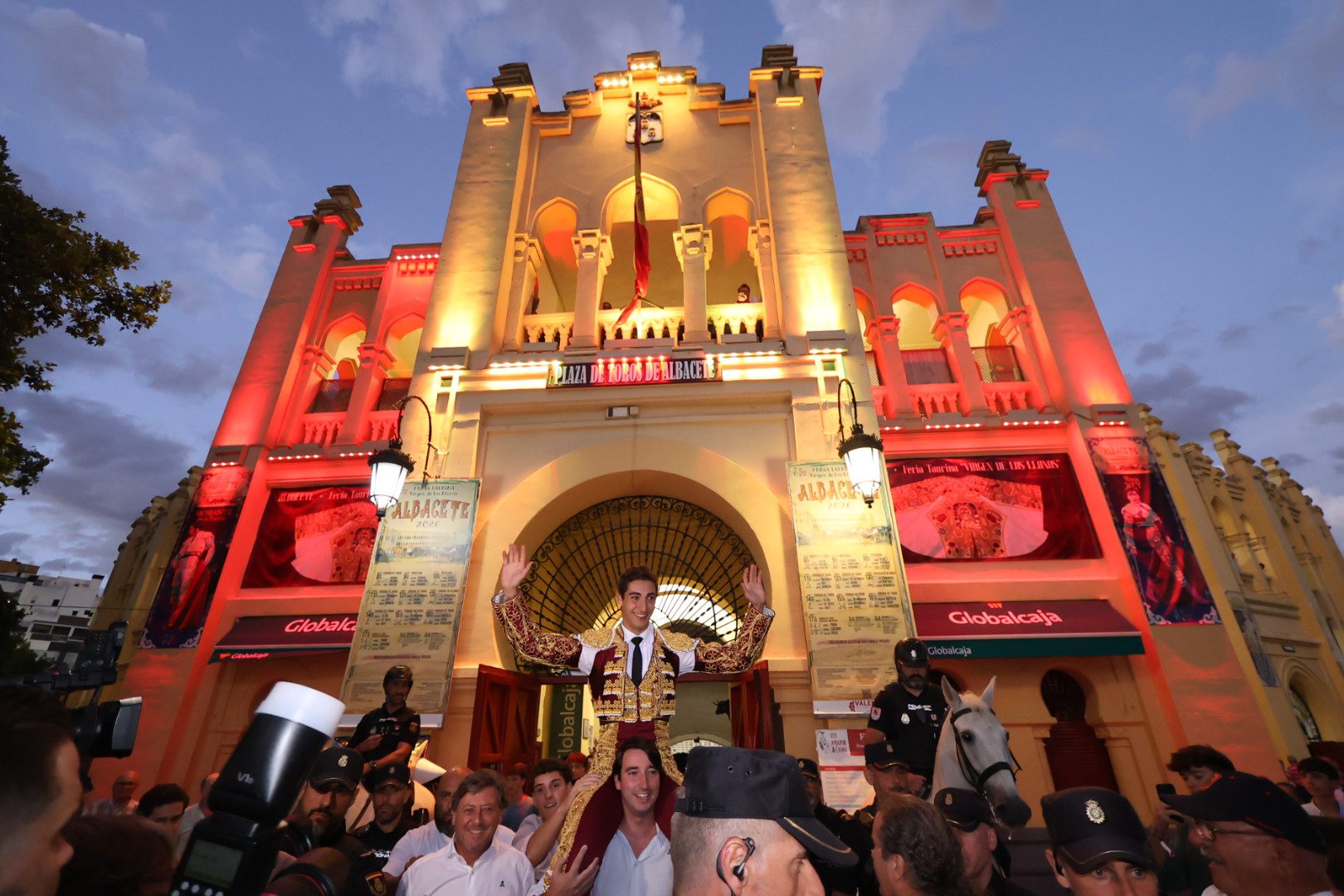 Nacho Torrejón abre la Puerta Grande en Albacete con dos orejas de peso