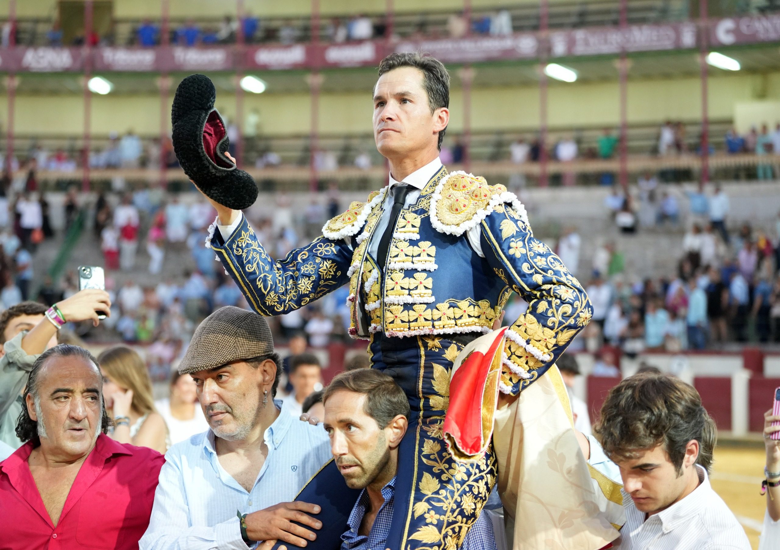 El capote de Aarón y el temple de Luque, protagonistas de la penúltima de feria