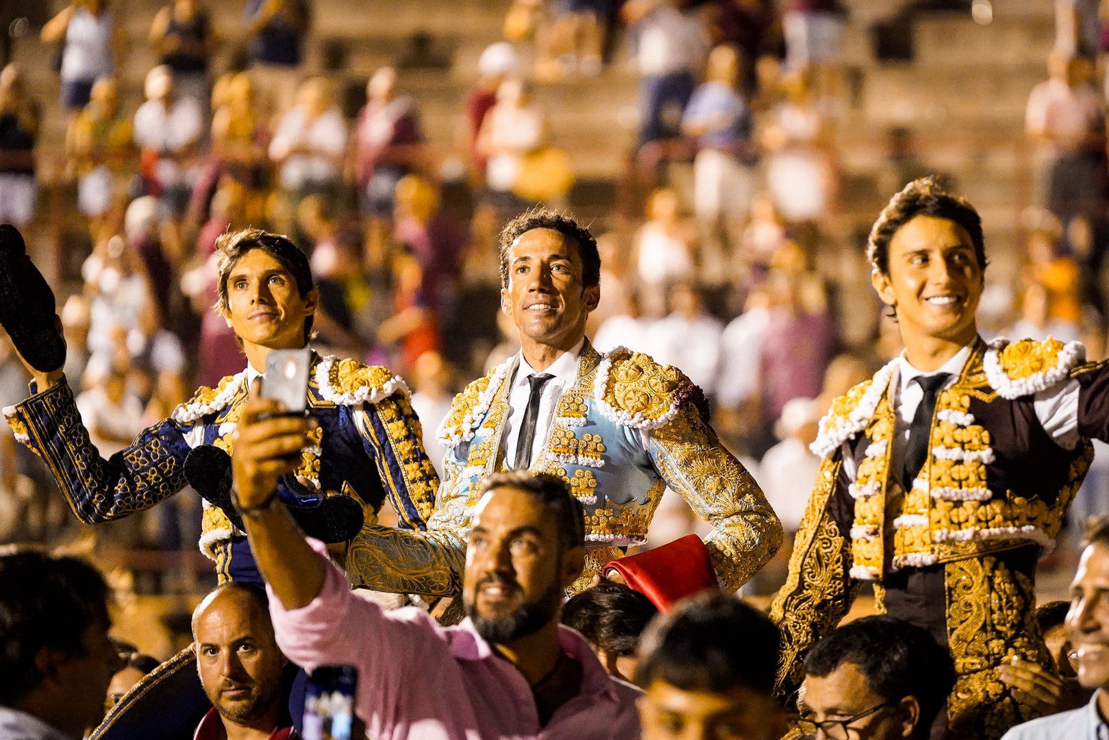 Castella, Roca Rey y David de Miranda abren de par en par la Puerta Grande de Móstoles